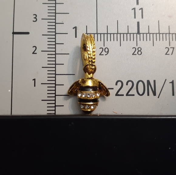 Rhinestone Bee Charm/Pendant - Picture 3 of 4